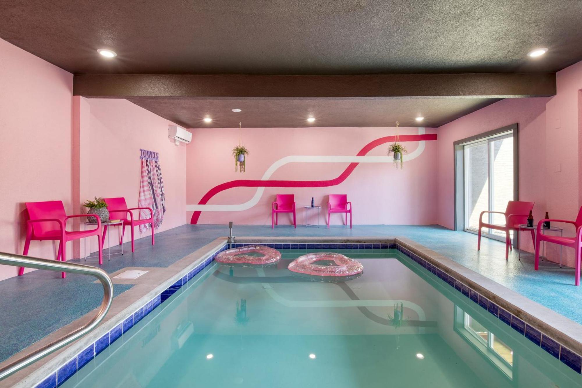 Pink Pines Avantstay Luxury Aesthetic Dream Indoor Pool Hot Tub Pigeon Forge