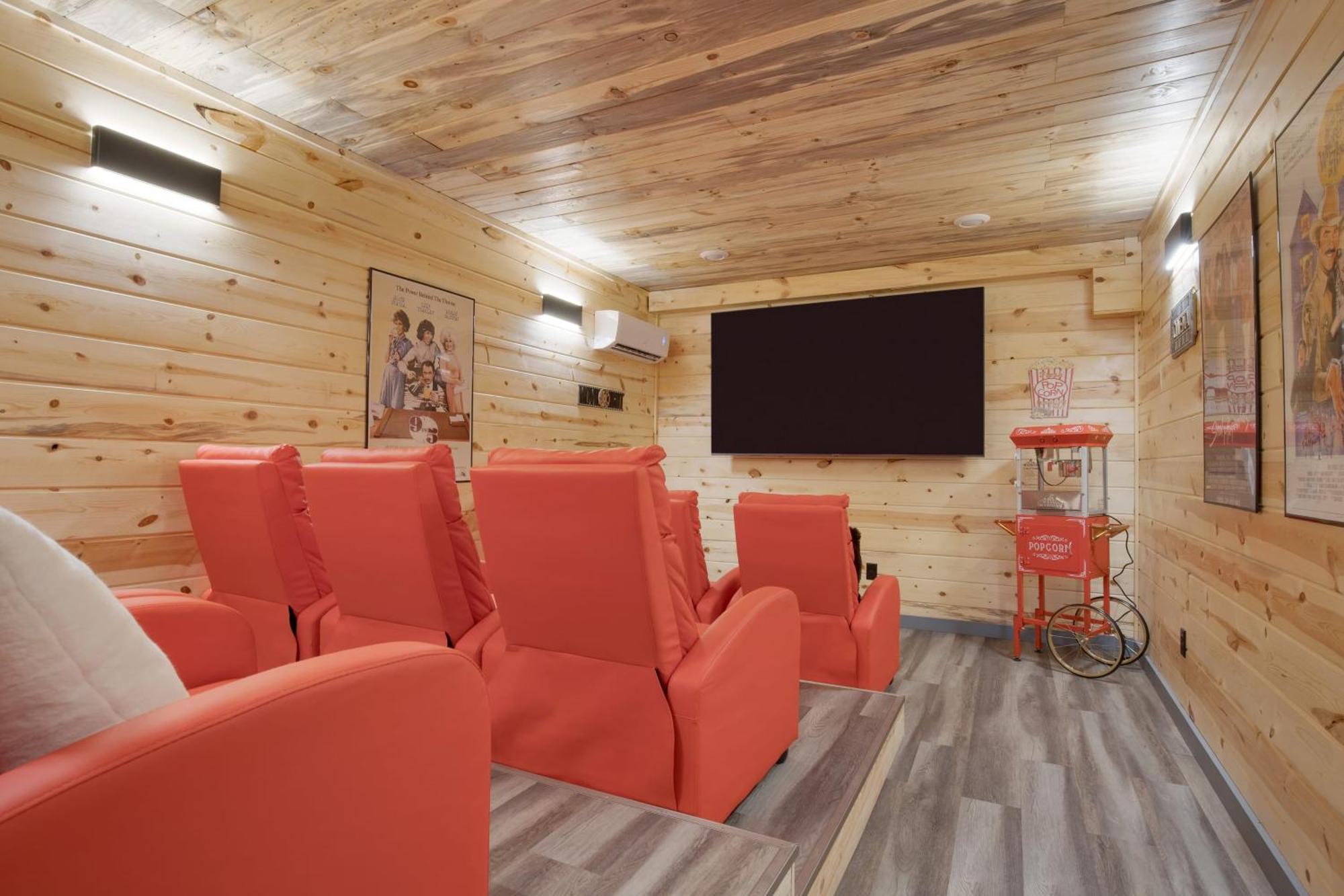 Holiday home Pink Pines Avantstay Luxury Aesthetic Dream Indoor Pool Hot Tub Pigeon Forge