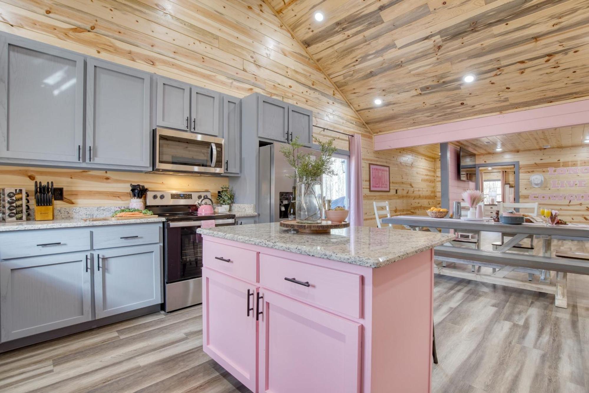 Holiday home Pink Pines Avantstay Luxury Aesthetic Dream Indoor Pool Hot Tub *