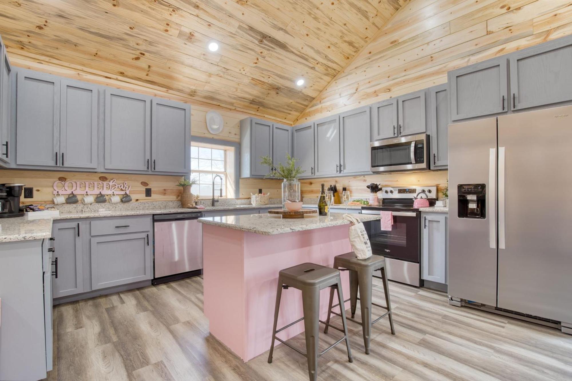 Pink Pines Avantstay Luxury Aesthetic Dream Indoor Pool Hot Tub * Pigeon Forge