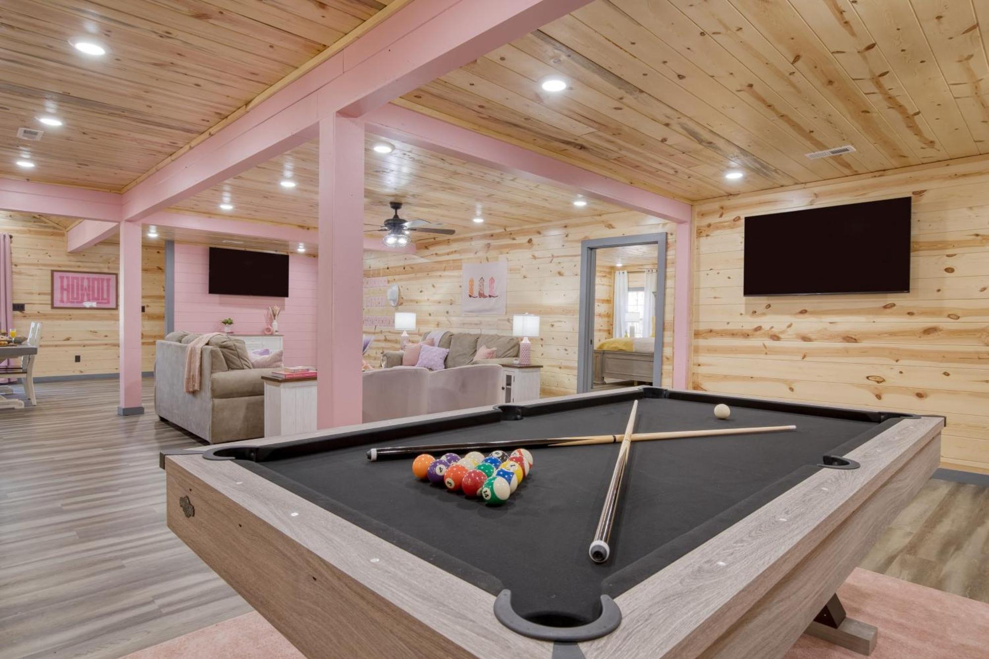 Pink Pines Avantstay Luxury Aesthetic Dream Indoor Pool Hot Tub Holiday home Pigeon Forge